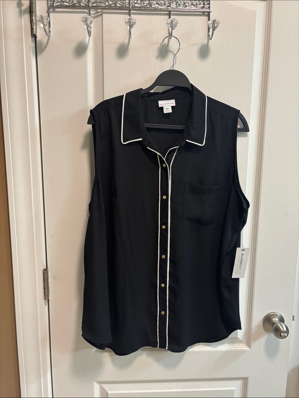 Liz Claiborne Black Sleeveless Button-Front Blouse with White Piping